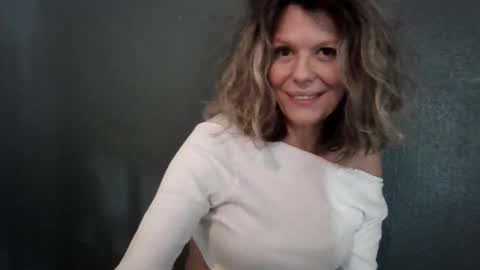 Snapshot of haileys123 chatting on 07.28.26 Hailey online show from 07.28.26