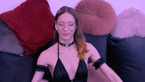 Snapshot of haileysinclair chatting on 03.08.26 Carla online show from 03.08.26