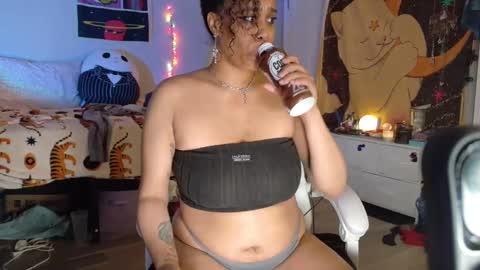 Snapshot of haileysquirts chatting on 03.02.25 Hailey online show from 03.02.25