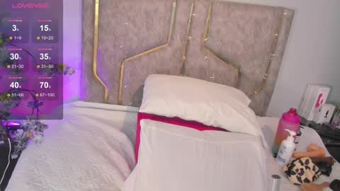 haileystonei online show from 11.28.25