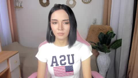 Snapshot of hailyourqueenofsatisfaction chatting on 04.21.26 Haily online show from 04.21.26