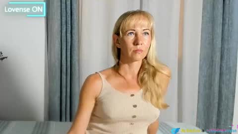 Snapshot of hairy_mommy chatting on 10.21.25 Christine - online show from 10.21.25