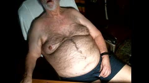 Snapshot of hairybear813 chatting on 05.18.26 hairybear813 online show from 05.18.26