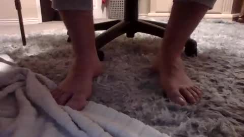 Hairy Daddy Feet online show from 11.18.25