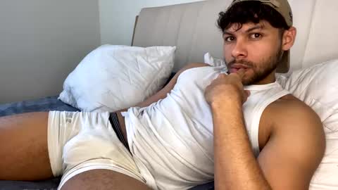 Independent       model  online show from 02.23.25