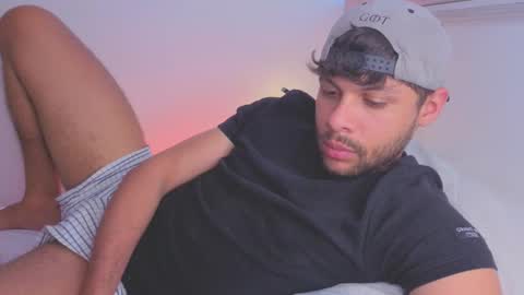 Independent       model  online show from 12.21.25