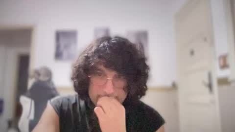 Snapshot of halfblood18 chatting on 10.26.25 halfblood18 online show from 10.26.25