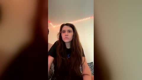 Snapshot of hallee_babexx10 chatting on 06.02.26 Hallee online show from 06.02.26