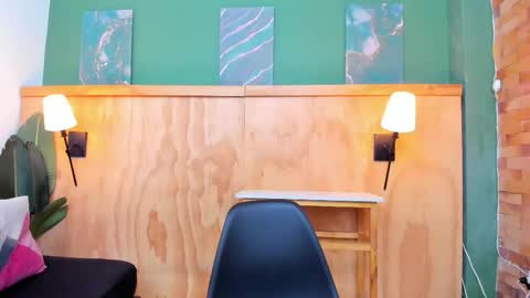 Halley Lorens online show from 02.04.26