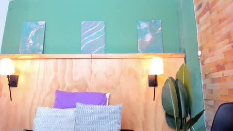 Halley Lorens online show from 02.13.26