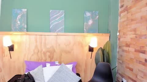 Halley Lorens online show from 02.14.26