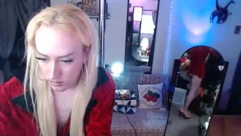 Snapshot of halovalentine chatting on 02.18.26 halovalentine online show from 02.18.26