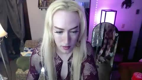 Snapshot of halovalentine chatting on 03.14.26 halovalentine online show from 03.14.26