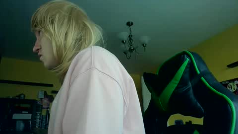 Snapshot of hamptoncriz chatting on 02.24.26 Sissy Sarah-Louise online show from 02.24.26