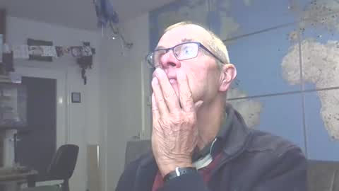 Snapshot of hamto65 chatting on 02.19.25 Prefer men 80 online show from 02.19.25