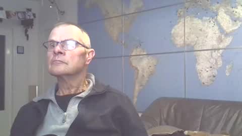 Snapshot of hamto65 chatting on 02.21.25 Prefer men 80 online show from 02.21.25