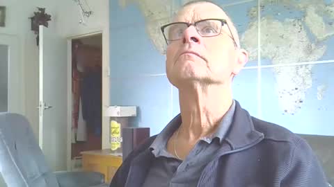 Snapshot of hamto65 chatting on 09.21.25 Prefer men 80 online show from 09.21.25