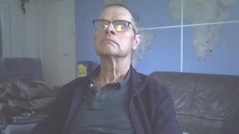 Snapshot of hamto65 chatting on 10.23.25 Prefer men 80 online show from 10.23.25