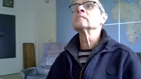 Snapshot of hamto65 chatting on 11.26.25 Prefer men 80 online show from 11.26.25