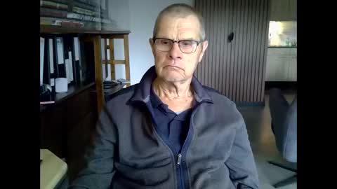 Snapshot of hamto65 chatting on 05.17.26 Prefer men 80 online show from 05.17.26