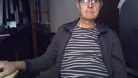 Snapshot of hamto65 chatting on 05.19.26 Prefer men 80 online show from 05.19.26