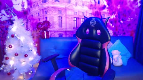 Snapshot of hanaku_8 chatting on 12.14.24 Hanaku online show from 12.14.24