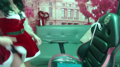 Snapshot of hanaku_8 chatting on 12.17.24 Hanaku online show from 12.17.24