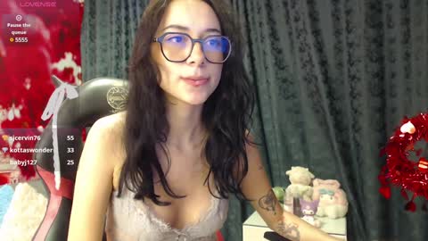 Snapshot of hanaku_8 chatting on 12.30.24 Hanaku online show from 12.30.24