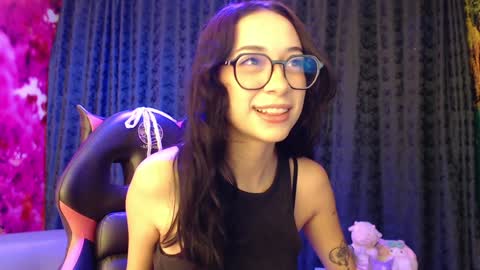 Snapshot of hanaku_8 chatting on 01.10.25 Hanaku online show from 01.10.25