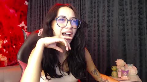 Snapshot of hanaku_8 chatting on 01.10.25 Hanaku online show from 01.10.25