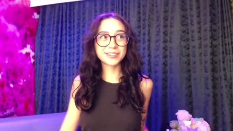 Snapshot of hanaku_8 chatting on 01.11.25 Hanaku online show from 01.11.25