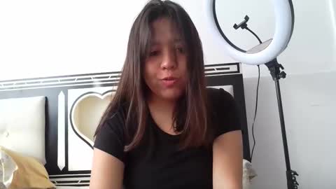 Snapshot of hanaminyaaa chatting on 11.15.25 saki online show from 11.15.25