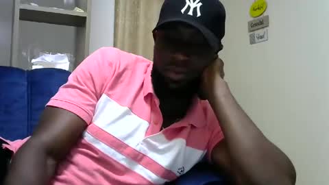 Snapshot of handsome_king30 chatting on 02.15.25 handsome king online show from 02.15.25