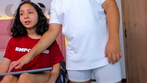 Snapshot of handsome_petite chatting on 01.06.25 grace and tim online show from 01.06.25