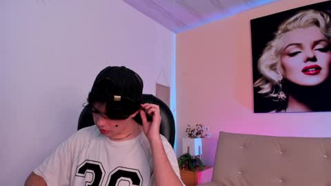 Snapshot of handsomeboys19 chatting on 04.21.26 leonardfarrucknick and otis online show from 04.21.26