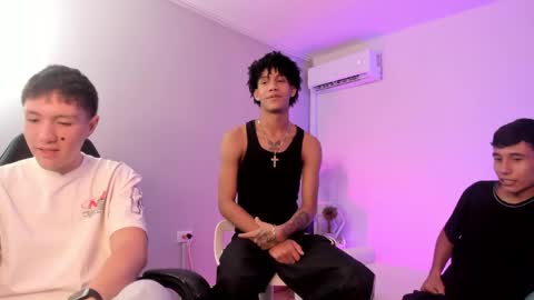 Snapshot of handsomeboys19 chatting on 05.22.26 leonardfarrucknick and otis online show from 05.22.26