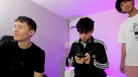 Snapshot of handsomeboys19 chatting on 05.30.26 leonardfarrucknick and otis online show from 05.30.26