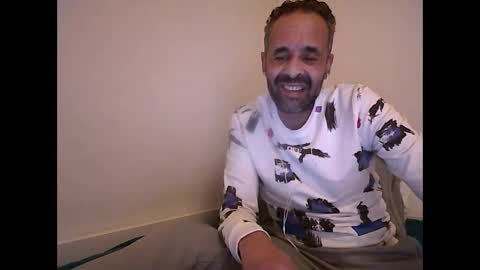 Snapshot of handsomepenis20cm chatting on 10.17.25 handsomepenis20cm online show from 10.17.25