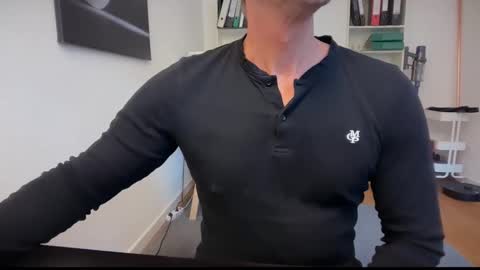 hanky online show from 10.15.25