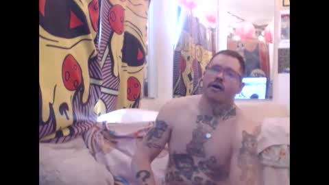 Snapshot of hankrams chatting on 03.25.26 hank rams online show from 03.25.26