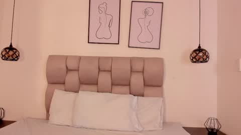 hanna__evans_ online show from 11.10.25