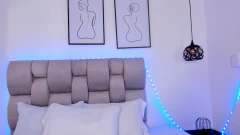 hanna__evans_ online show from 02.03.26