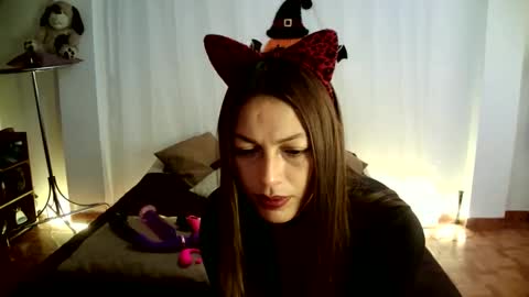 Hanna charming online show from 10.19.25