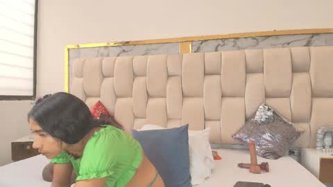 Hanna lens online show from 04.16.26