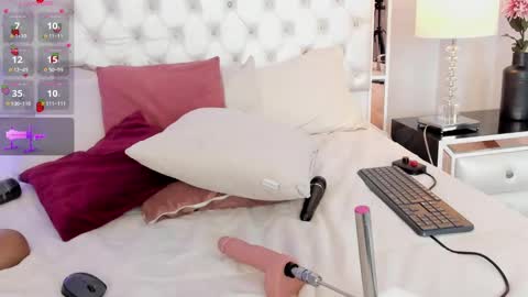 Snapshot of hannaasweet chatting on 01.14.25 Hannaa online show from 01.14.25