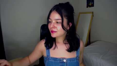 Snapshot of hannaconor chatting on 12.13.24 Aurora Sky online show from 12.13.24