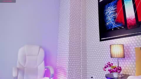 Snapshot of hannadowling_gh chatting on 10.02.25 Hanna online show from 10.02.25