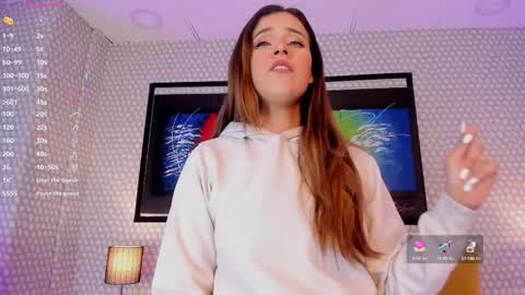 Snapshot of hannadowling_gh chatting on 10.03.25 Hanna online show from 10.03.25