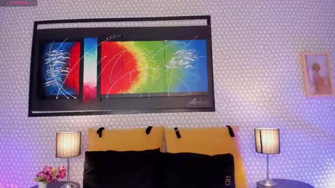 Snapshot of hannadowling_gh chatting on 10.09.25 Hanna online show from 10.09.25