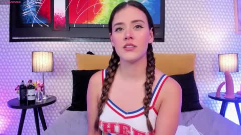 Snapshot of hannadowling_gh chatting on 10.28.25 Hanna online show from 10.28.25